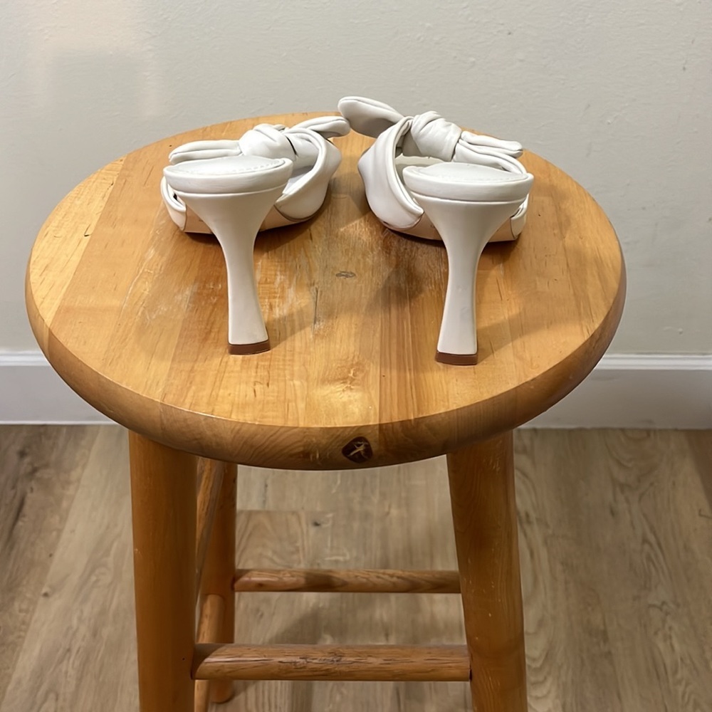 Marc Fisher Demar cream colored 4 inch heeled sandal. Size 8M - Picture 3 of 8